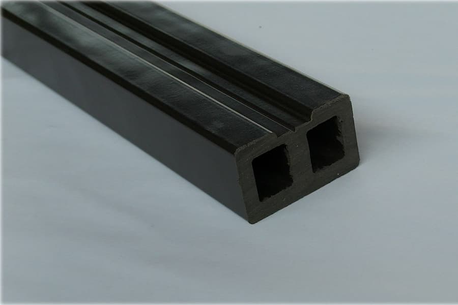 Ossature WPC, 50 x 30 mm, 2,4 m de long (série Woodstore)
