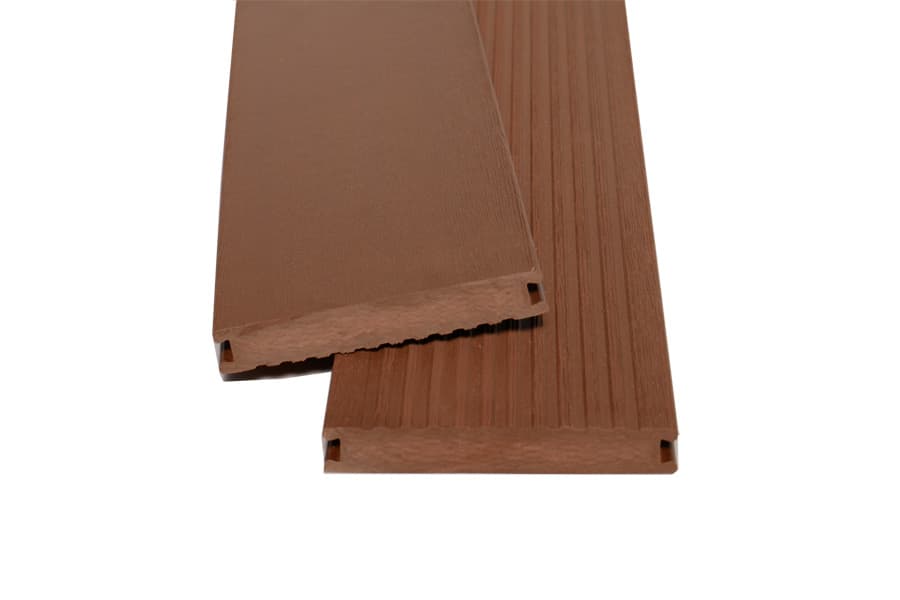 Planche massive WPC WoodoMadeira, 20 x 140 mm, 3 m de long, brun foncé, striée / lisse, accessible des deux côtés, 2ème choix / fin de série Quantités à convenir