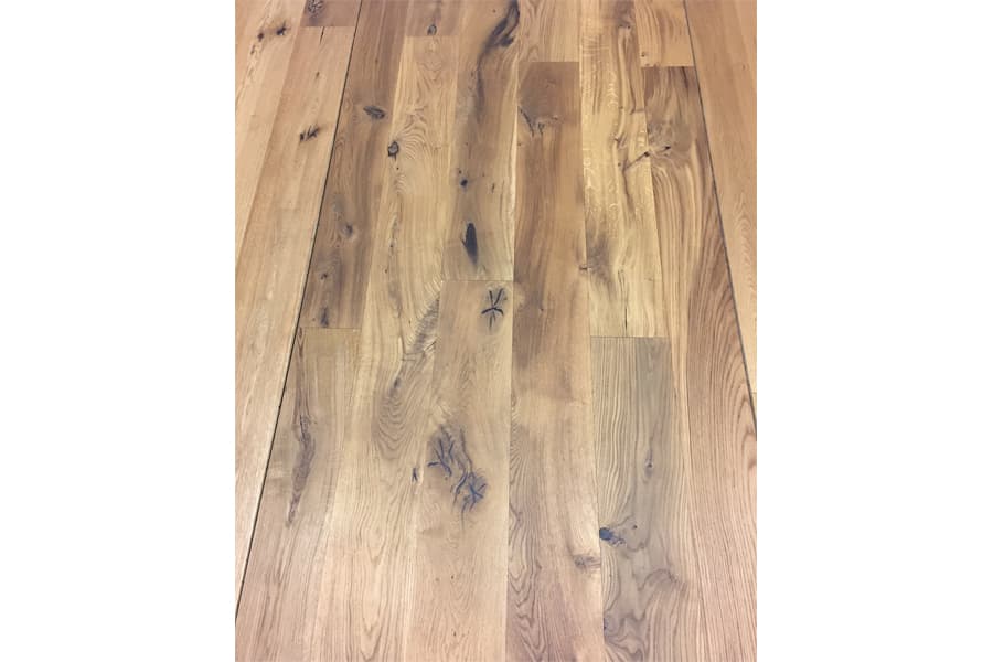 Parquet prêt à poser Chêne naturel, 14 x 189 x 1860 mm, brossé, huilé naturel, tri rustique / animé / noueux (2,812 m²/ paquet)