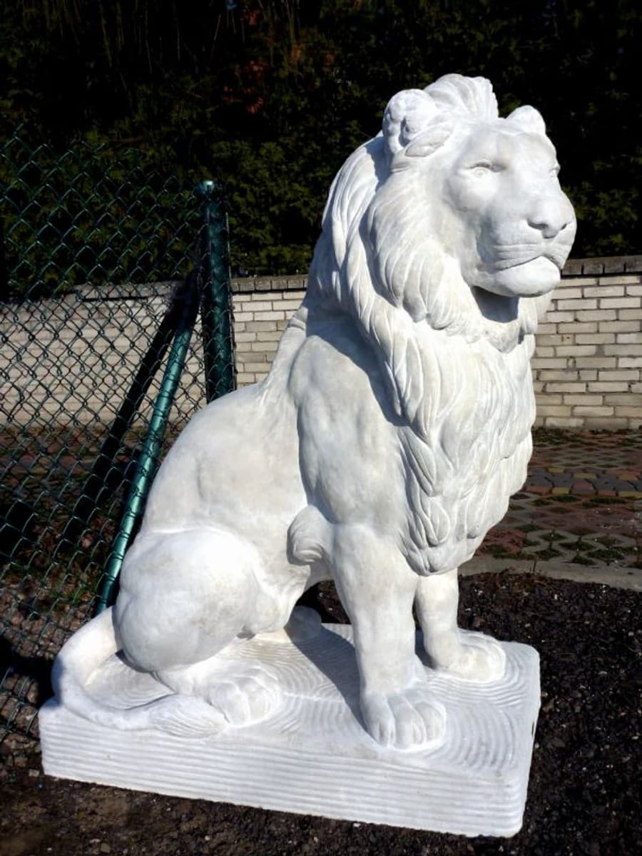 Casa Padrino Luxus Skulptur Sitzender Löwe 52 x 102 x H. 140 cm - Prunkvolle Gartendeko Figur