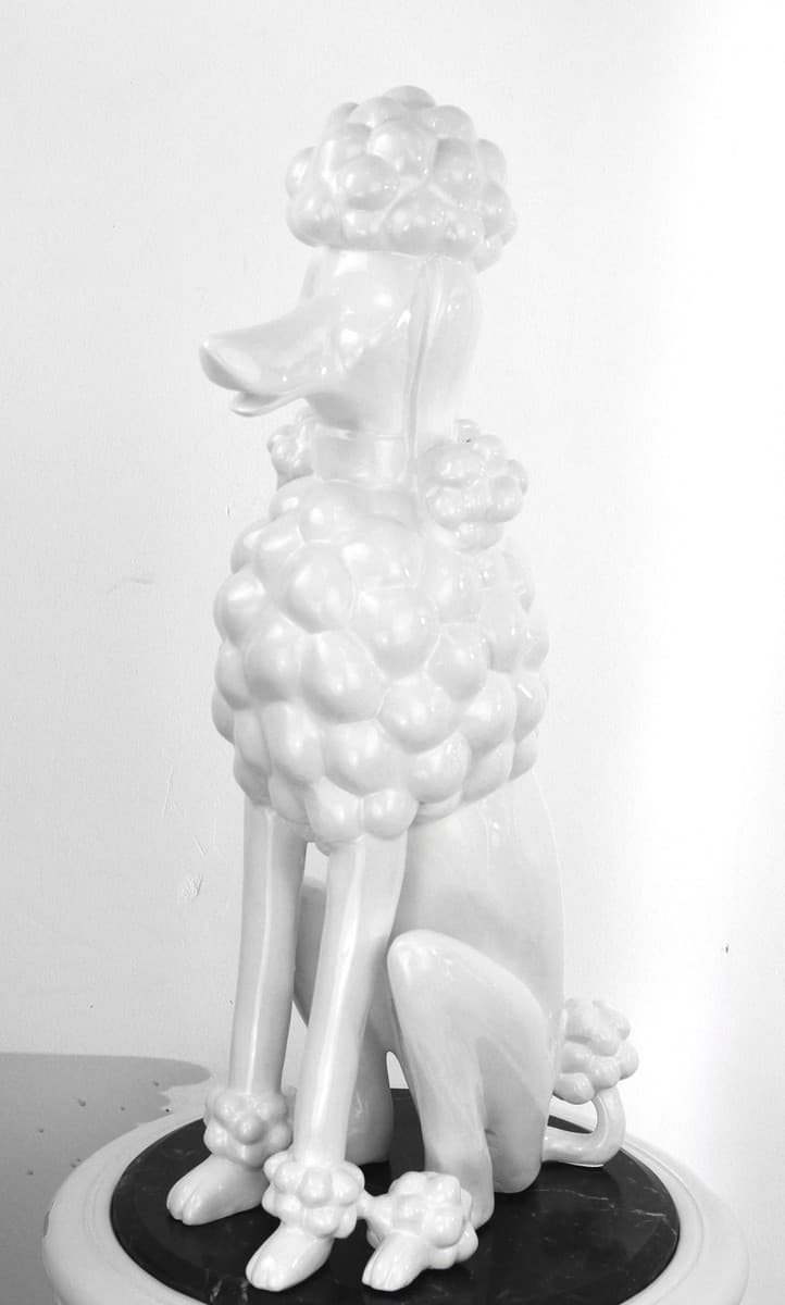 Casa Padrino Dekofigur Pudel Hund Weià H. 63 cm - Wetterbeständige Deko Skulptur - Wohnzimmer Deko - Garten Deko - Terrassen Deko