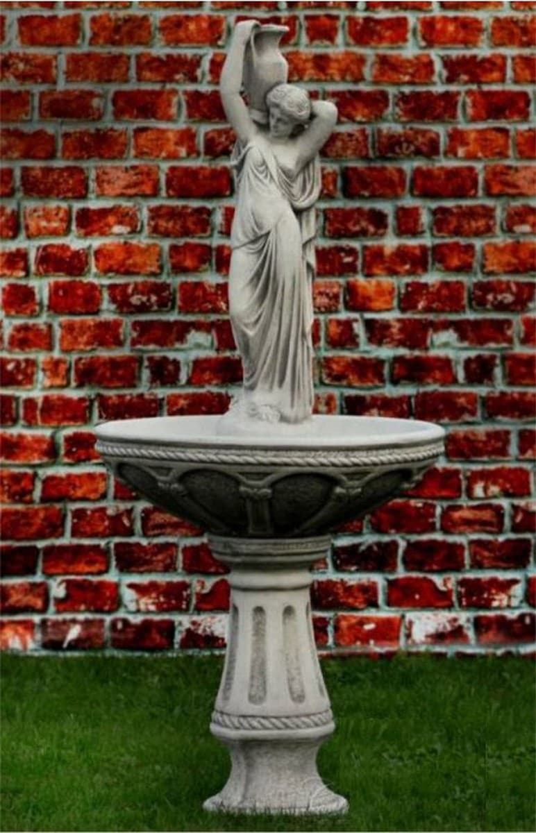 Casa Padrino Barock Springbrunnen Frau mit Krug Grau à 78 x H. 175 cm - Prunkvoller Gartenbrunnen im Barockstil - Runder Gartendeko Stein Brunnen - Barock Garten Deko Accessoires