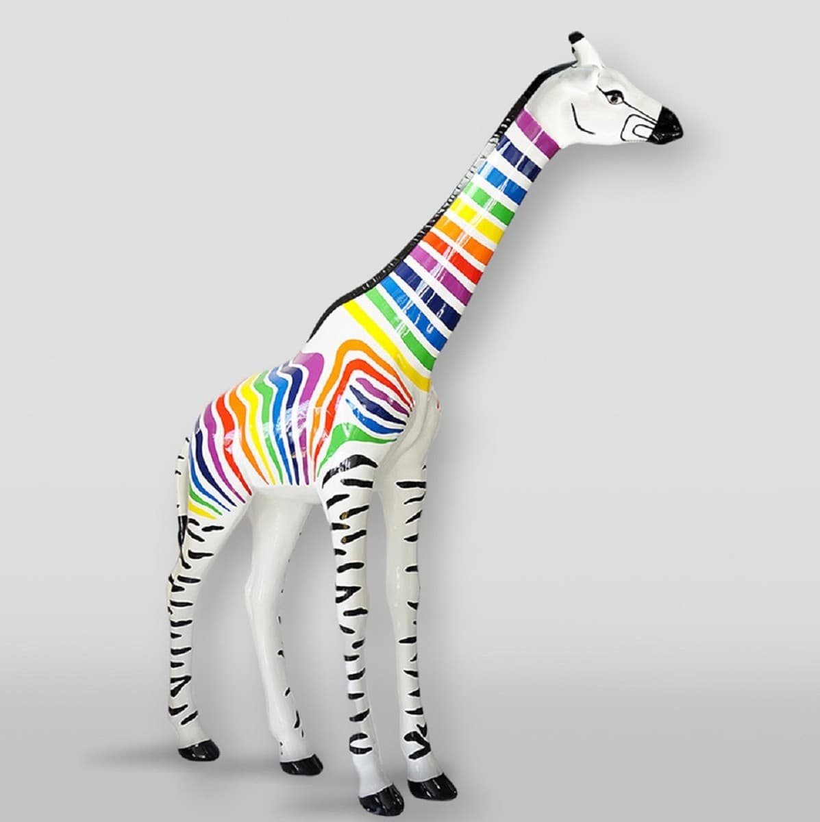 Casa Padrino XXL Deko Skulptur Giraffe mit Streifen Weià / Bunt H. 320 cm - Riesige Garten Deko Figur