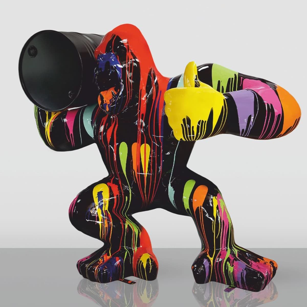 Casa Padrino XXL Deko Skulptur Gorilla mit Fass Schwarz / Bunt H. 190 cm - GroÃe Garten Figur