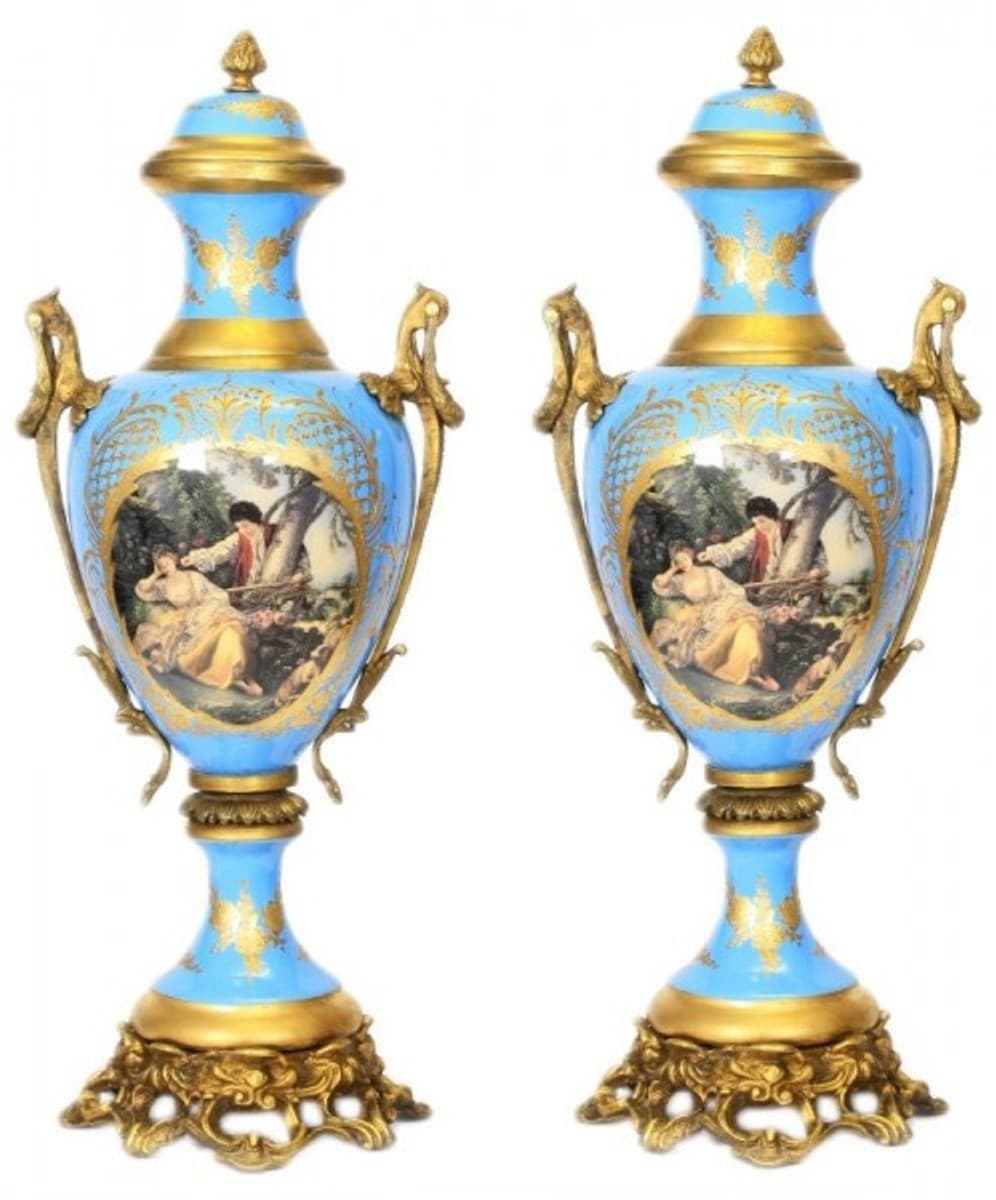 Casa Padrino Barock Porzellan Pokal Set Hellblau / Gold B26 H63 cm (2 Stück) - Grand Decor - Hotel Dekoration