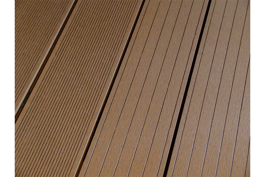 BPC Planche alvéolaire WoodoElba, 22 x 140 mm, brun foncé, accessible des deux côtés 2ème choix / fin de série, longueurs et quantités à convenir